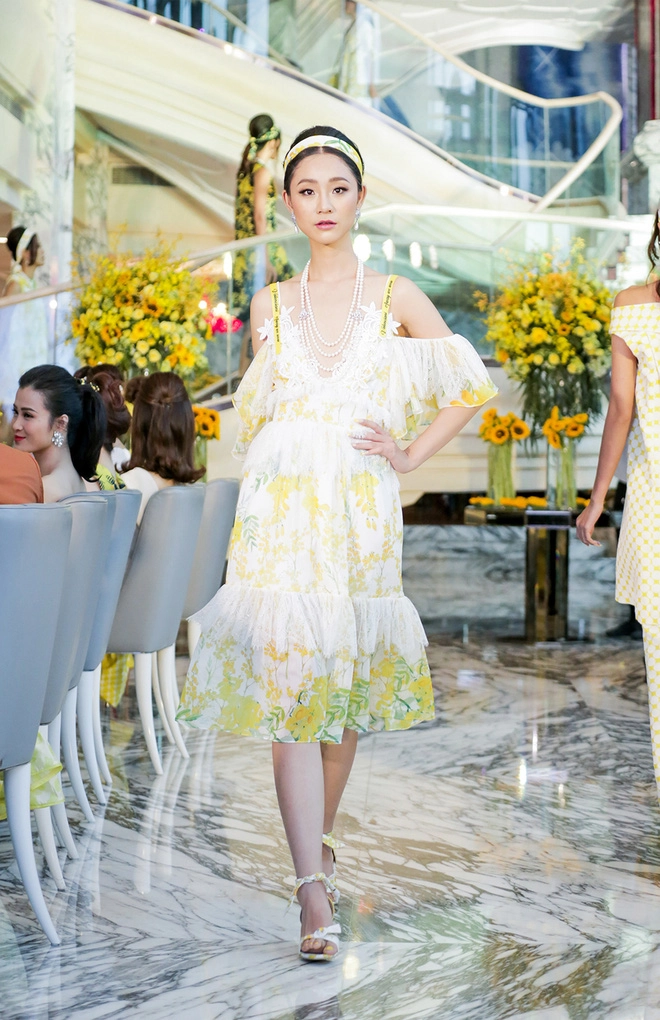 Dàn mỹ nữ chân dài diện sắc vàng mimosa phủ kín đại tiệc thời trang của ntk adrian anh tuấn - 21