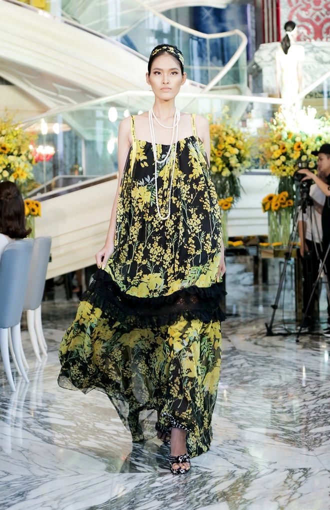 Dàn mỹ nữ chân dài diện sắc vàng mimosa phủ kín đại tiệc thời trang của ntk adrian anh tuấn - 23