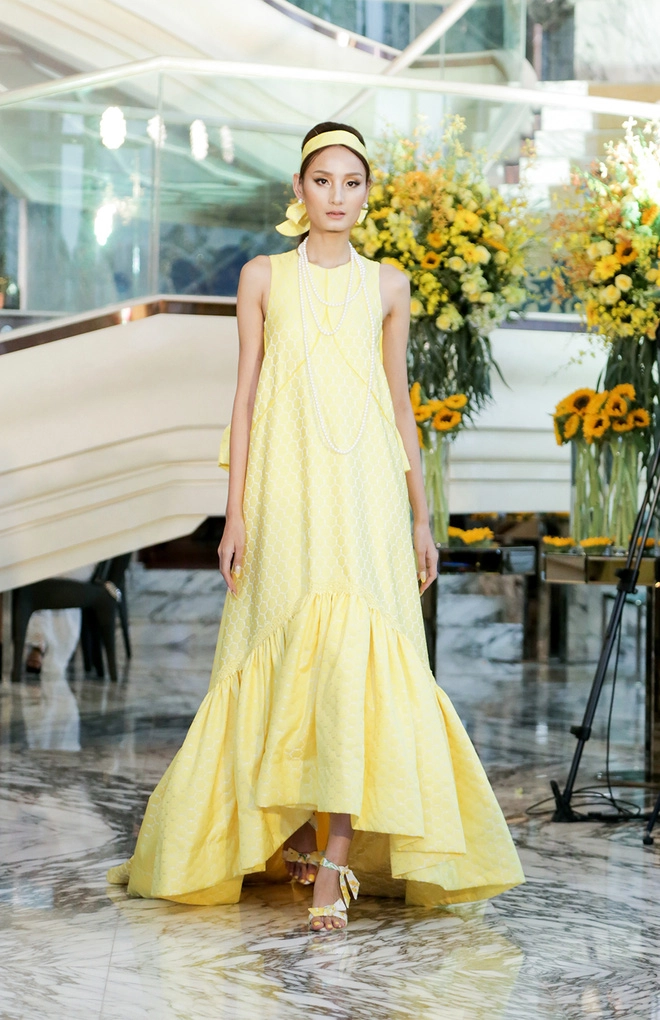 Dàn mỹ nữ chân dài diện sắc vàng mimosa phủ kín đại tiệc thời trang của ntk adrian anh tuấn - 24
