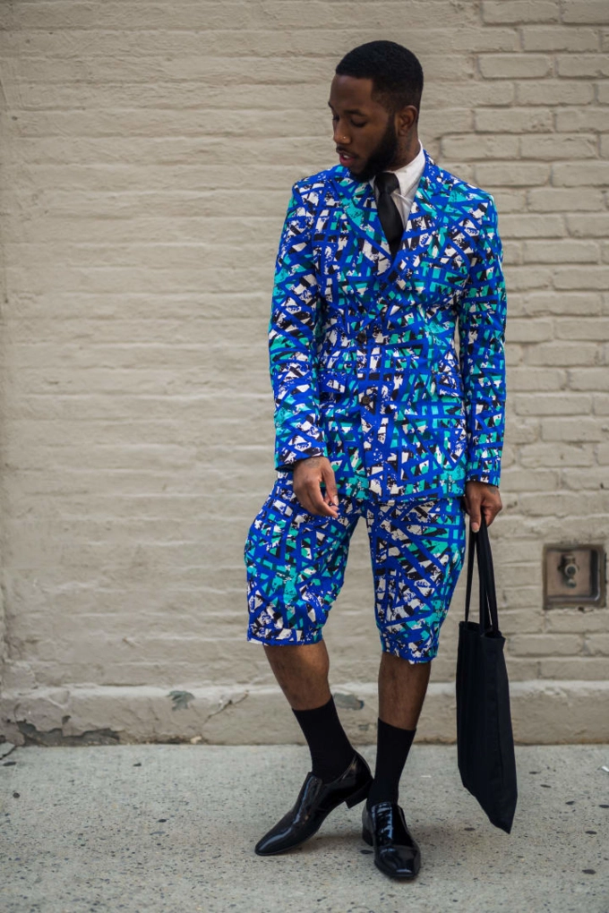 Đàn ông mặc áo dây con trai mặc jumpsuit khiến ai cũng ngoái nhìn ở new york fashion week - 3