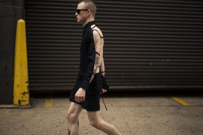 Đàn ông mặc áo dây con trai mặc jumpsuit khiến ai cũng ngoái nhìn ở new york fashion week - 9
