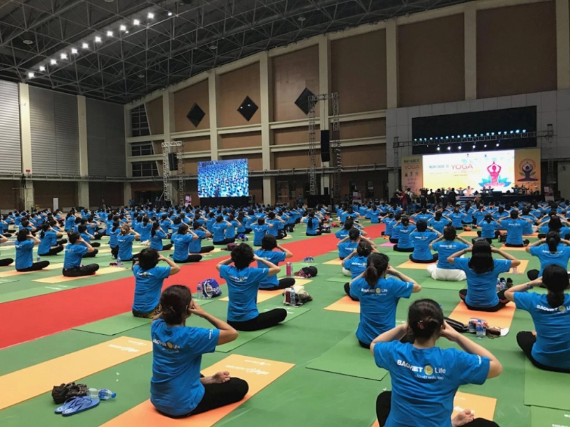 Gần 1500 người đồng diễn yoga tại hà nội - 3