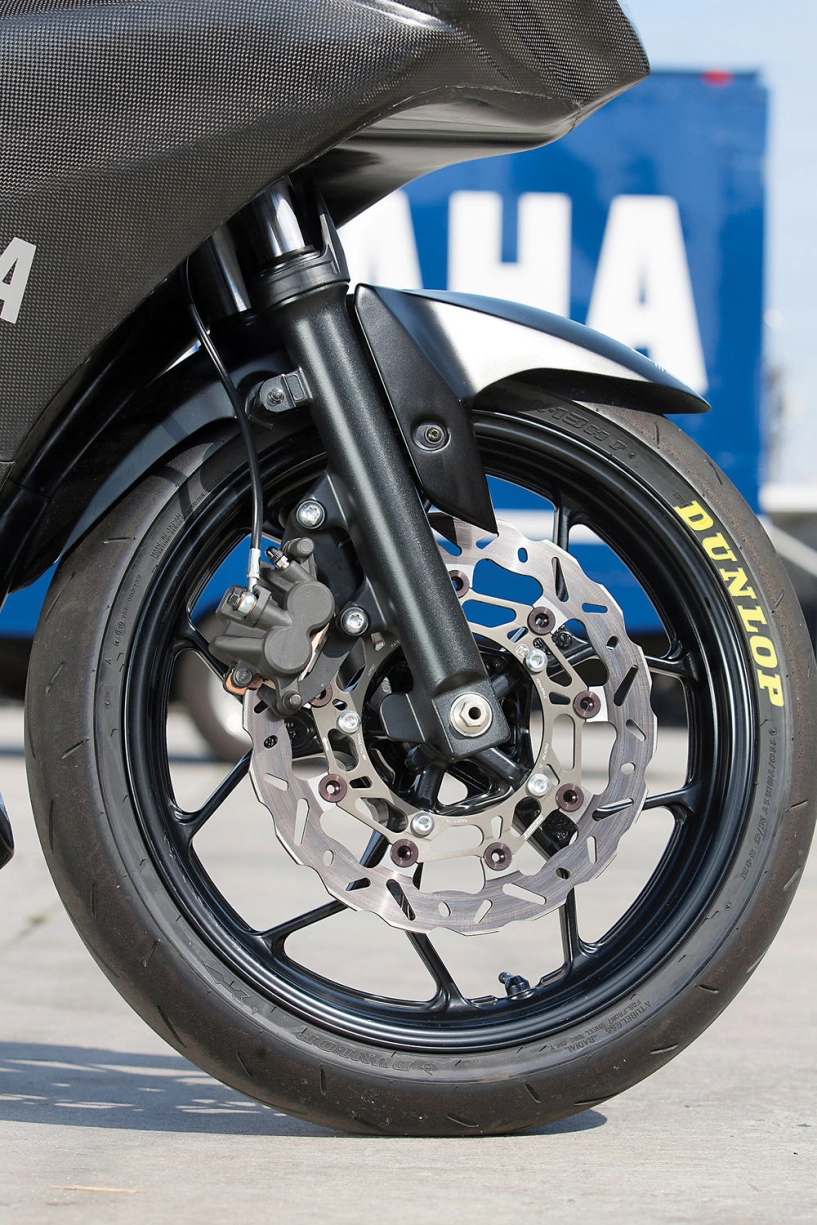 Hàng nóng yamaha r3 độ kịch khung để bước vào sân đua lớn - 3
