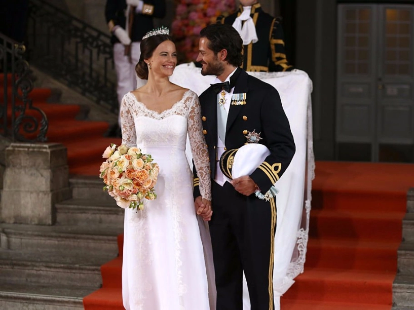 Hoa mắt với váy cưới ấn tượng của các cô dâu hoàng gia khắp thế giới - 2
