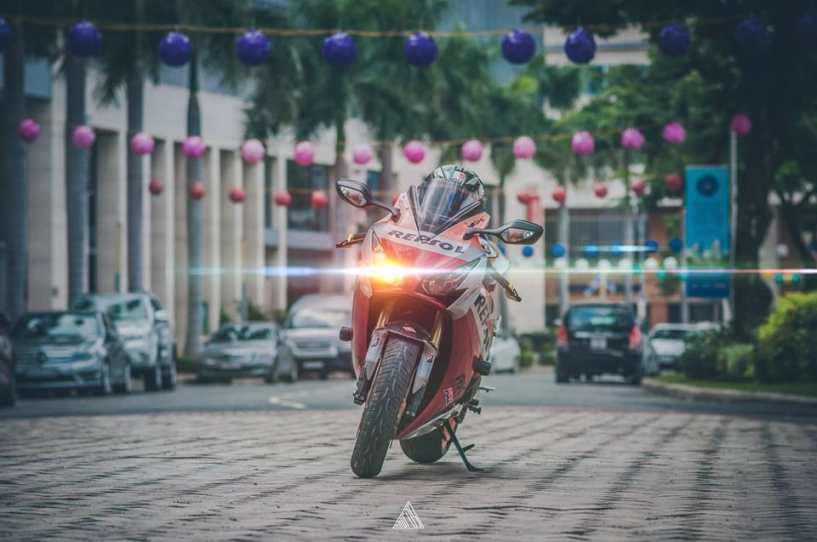 Honda cbr1000rr repsol mạnh mẽ giữa lòng sài gòn - 6