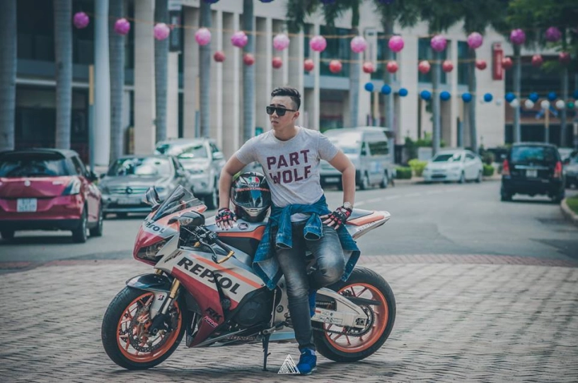 Honda cbr1000rr repsol mạnh mẽ giữa lòng sài gòn - 11