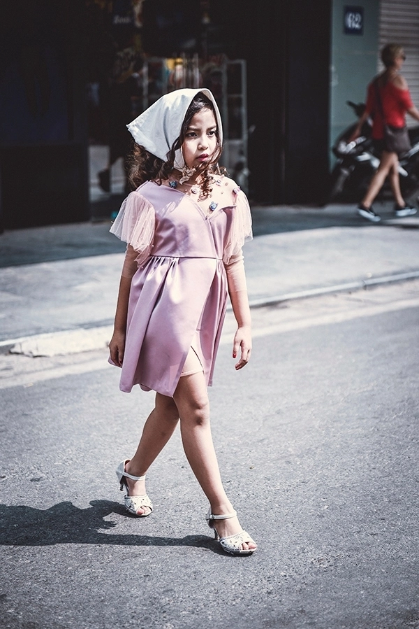 Mẫu nhí đáng yêu trong trang phục của ntk thảo nguyễn tại the best street style - 7