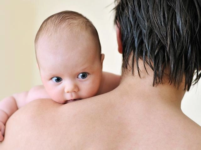 Những mẹo chữa nấc cho trẻ sơ sinh hiệu quả bất ngờ - 3