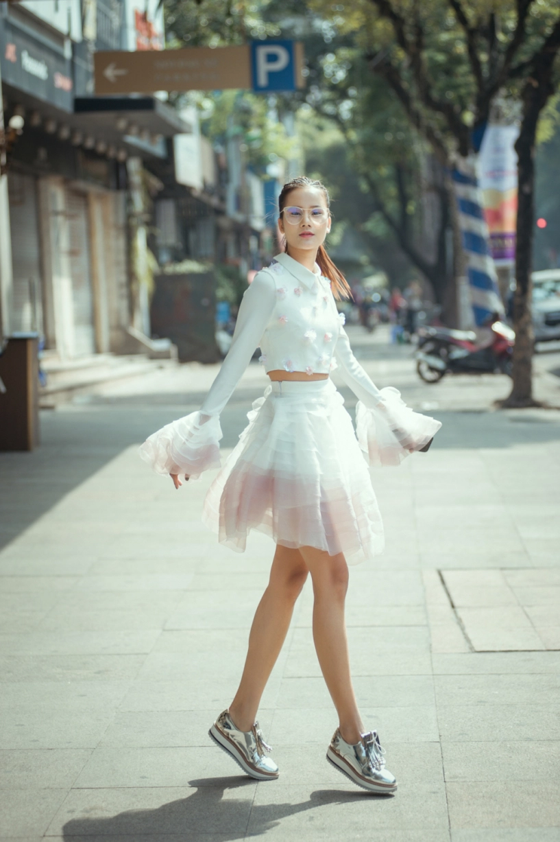 Quán quân next top model hương ly cùng phiên bản nhí gây ấn tượng với street style nữ tính tại vifw 2017 - 3