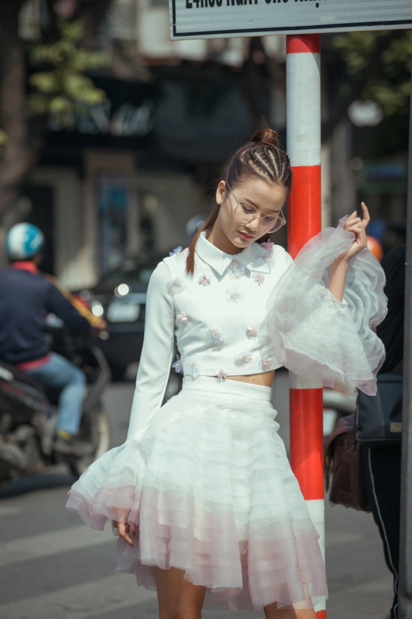 Quán quân next top model hương ly cùng phiên bản nhí gây ấn tượng với street style nữ tính tại vifw 2017 - 5