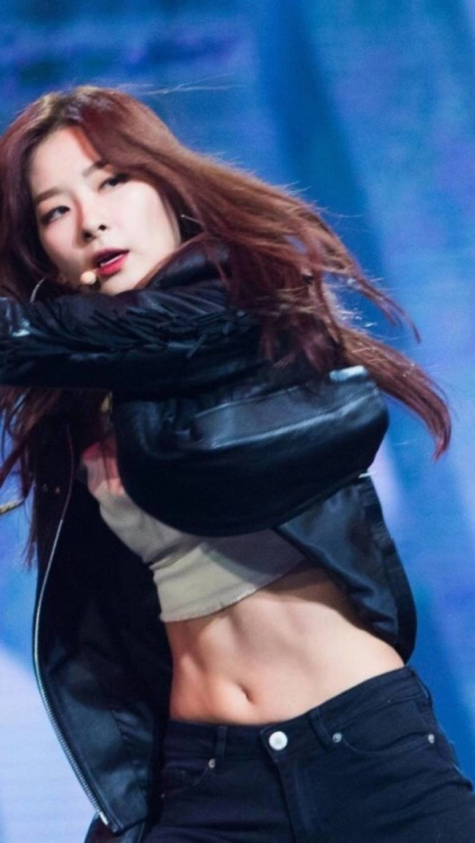 Sở hữu vòng eo con kiến ít sao k-pop nào lại chăm chỉ diện crop-top như seulgi - 1