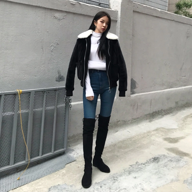 Street style ngày cuối năm của giới trẻ hàn tràn ngập áo khoác dáng dài và những item đơn giản - 11