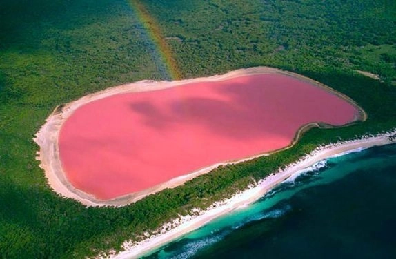 Bí ẩn hồ nước màu hồng đầy ảo diệu - 1