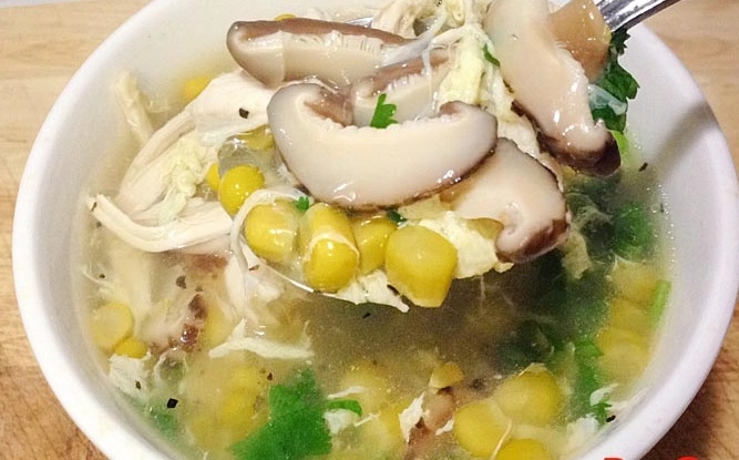 Cách làm soup gà nấm hương thơm ngon - 5