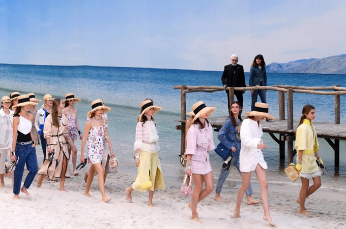 Chanel lại khiến cả thế giới sững sờ khi đem bãi biển vào lòng paris - 3