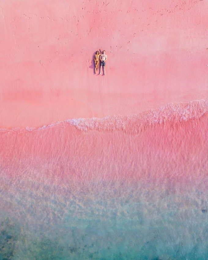 Choáng ngợp với bãi biển màu hồng như bước ra từ truyện tranh - 8