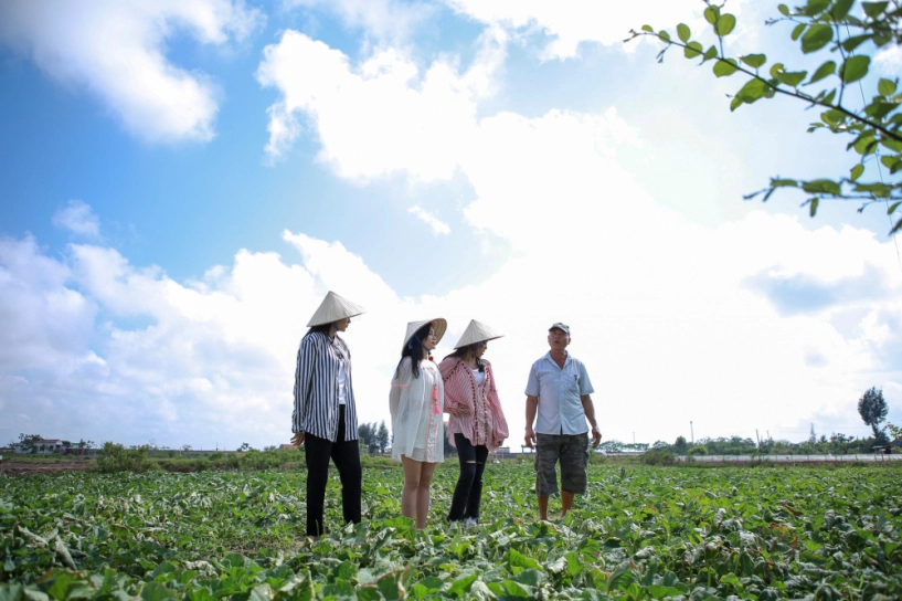 Diệu nhi sĩ thanh yaya trương nhi trở thành ngư dân đi cào nghêu hái dưa giữa trời nắng nóng - 5