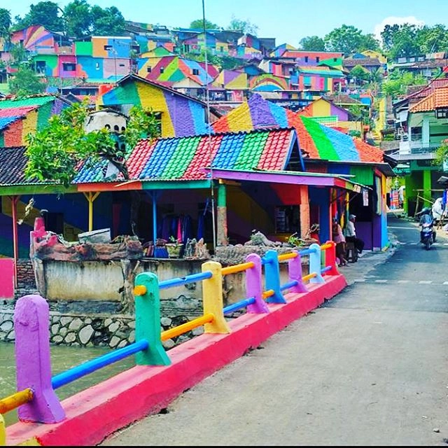 Kampung pelang - ngôi làng 7 màu làm mưa làm gió với dân sống ảo indonesia - 2