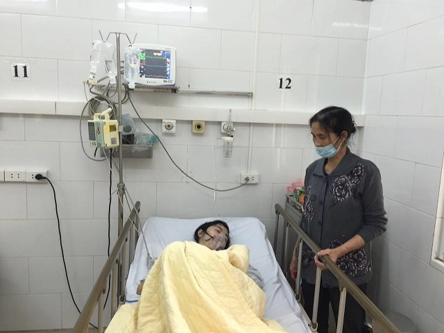 Một nữ bệnh nhân bị biến chứng do thủy đậu đang trong tình trạng nguy kịch - 1