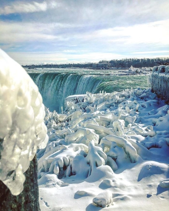 Thác nước hùng vĩ giữa canada và mỹ đóng băng đẹp tranh vẽ dưới nhiệt độ -67 độ c - 8