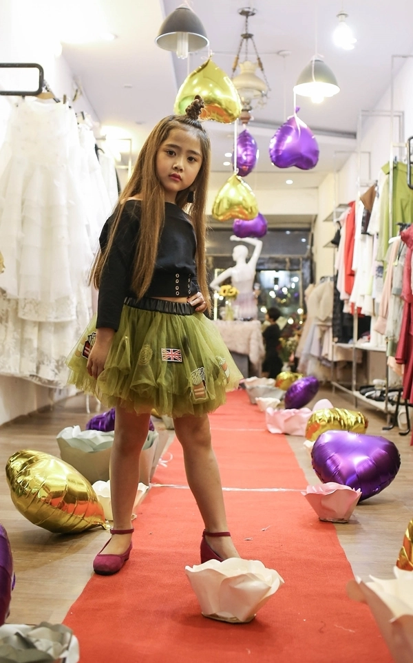 Mẫu nhí xuất hiện sành điệu trong buổi casting show diễn bst fairy land của ntk thảo nguyễn - 4