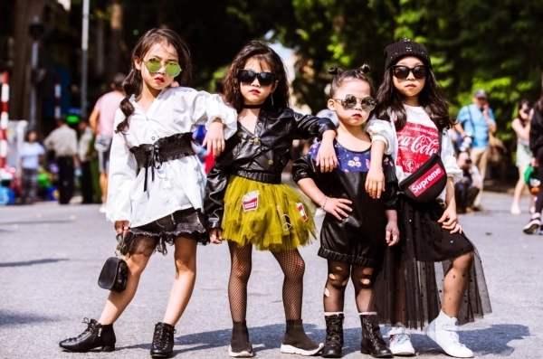 The best street style ngày đầu tiên dàn ngôi sao thời trang nhí chất như nước cất - 3