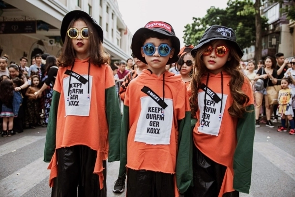 The best street style ngày đầu tiên dàn ngôi sao thời trang nhí chất như nước cất - 4