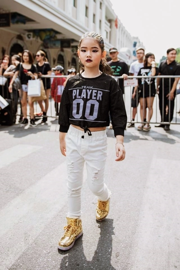 The best street style ngày đầu tiên dàn ngôi sao thời trang nhí chất như nước cất - 5