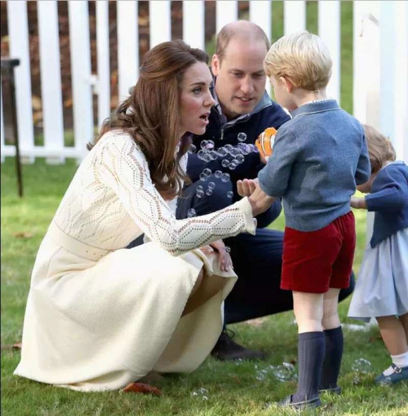 9 khoảnh khắc mẹ mìn của kate middleton khiến chị em thở phào công nương cũng thường thôi - 2