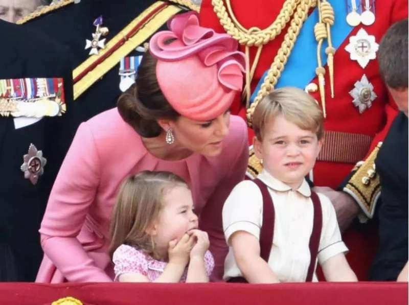 9 khoảnh khắc mẹ mìn của kate middleton khiến chị em thở phào công nương cũng thường thôi - 3