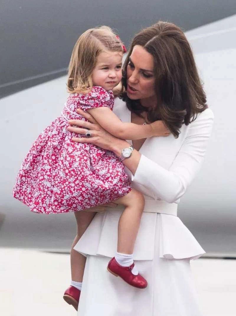 9 khoảnh khắc mẹ mìn của kate middleton khiến chị em thở phào công nương cũng thường thôi - 7