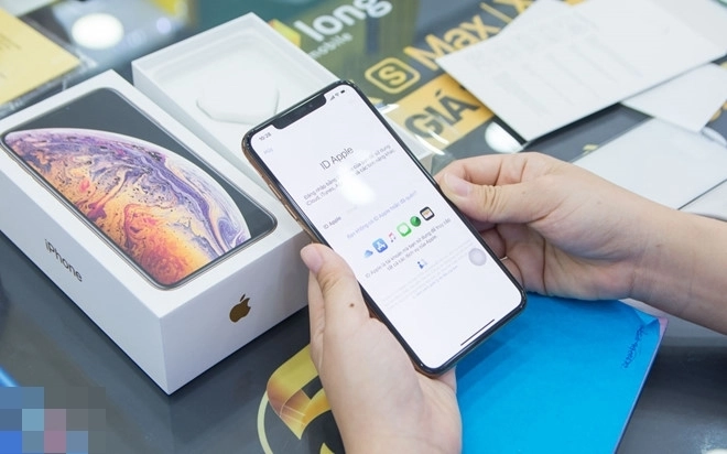 Cô gái chi 46 triệu để trở thành người đầu tiên mua được iphone xs max ở việt nam - 1