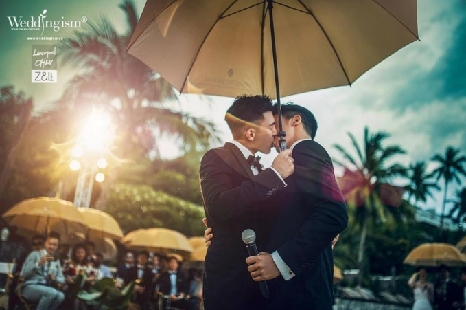 Hình ảnh đám cưới cổ tích như trong mơ của cặp đôi đồng tính nam vừa đẹp trai lại giàu có - 4