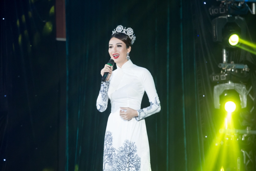 Hoa hậu ngọc diễm bật khóc trong đêm kỷ niệm 10 năm đăng quang - 5