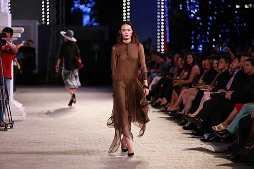 Khởi động hào hứng cùng đẹp fashion runway 4 - 5