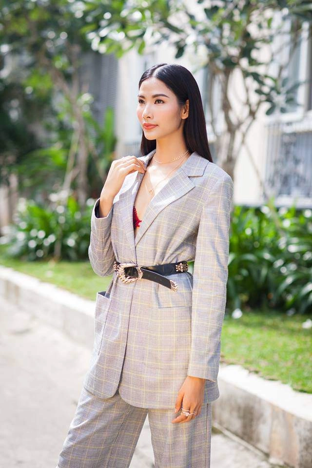 Không sợ niềng răng xấu á hậu hoàng thùy vẫn khoe street style thời thượng - 5