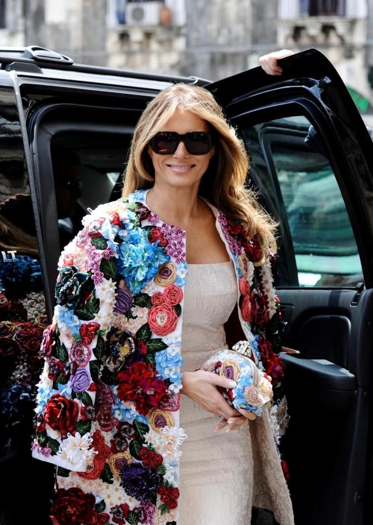 Melania trump mặc áo khoác có giá hơn cả lương 1 năm của người lao động mỹ - 3