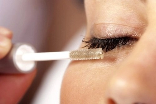Mẹo vặt 3 phút với mascara giúp bạn có làn mi cong dài ngay tức thì như dùng mi giả - 4