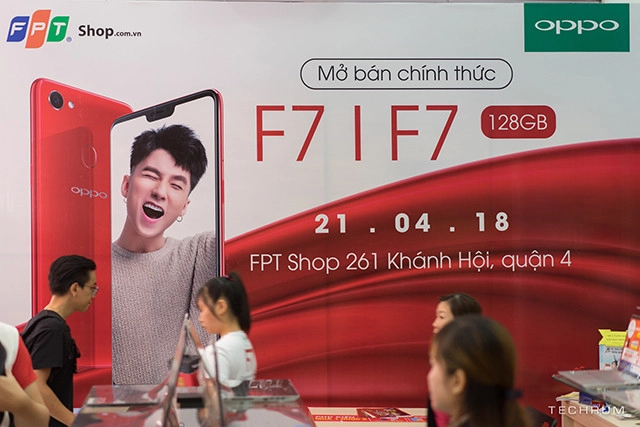 Oppo f7 giá cao lại có cái kết bất ngờ trong ngày đầu mở bán mỗi phút trôi qua lại có 23 người mua - 1