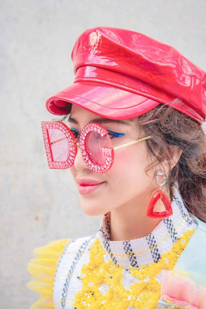 Thiên nga the face xuất hiện lộng lẫy đầy màu sắc tại seoul fashion week được xướng danh trên instagram của vogue - 2