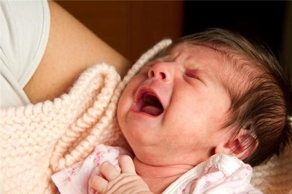 Trẻ sơ sinh lười bú chậm tăng cân mẹ phải làm sao - 2