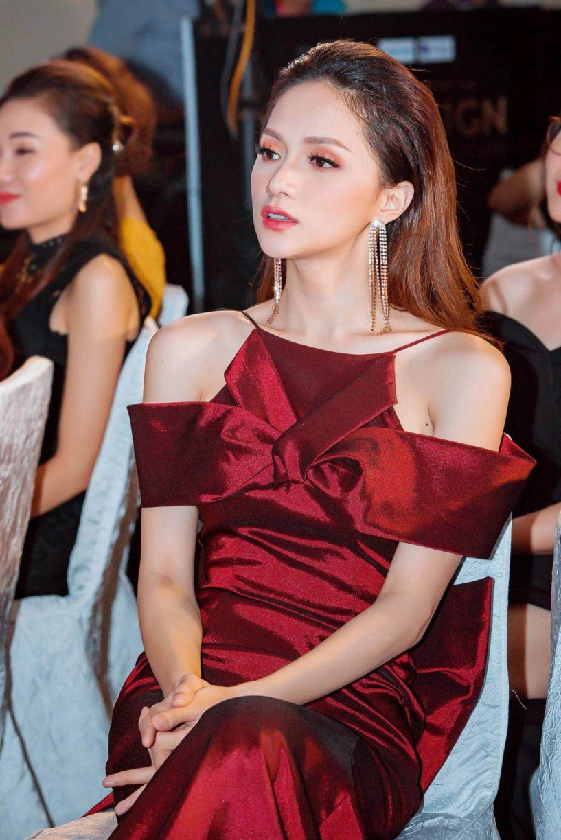 Bật mí đôi hoa tai khiến hoa hậu hương giang luôn toả sáng mọi nơi - 2
