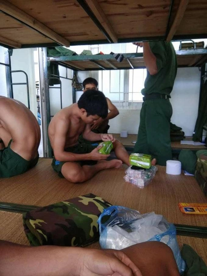 Cộng đồng mạng thế giới ca ngợi mẹo dùng băng vệ sinh lót đế giày của bộ đội việt nam - 9