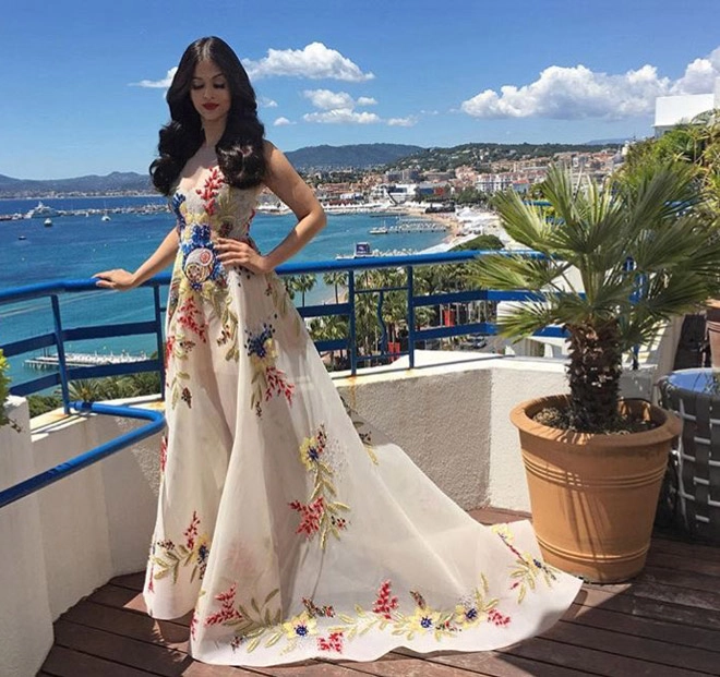 Quên phạm băng băng đi đây mới là bà hoàng thảm đỏ cannes 2017 - 10