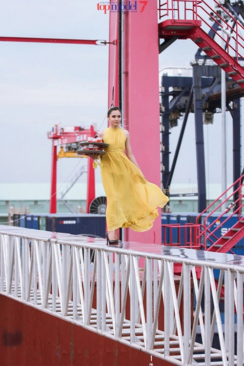 Viet nam next top model thí sinh khóc như mưa trong thách thức chụp ảnh trên không - 6