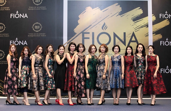 Bất ngờ khách hàng bước lên sàn catwalk show 10 năm fiona - 2