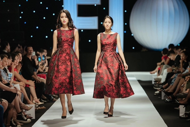 Bất ngờ khách hàng bước lên sàn catwalk show 10 năm fiona - 3