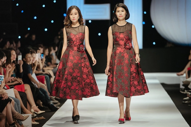 Bất ngờ khách hàng bước lên sàn catwalk show 10 năm fiona - 5