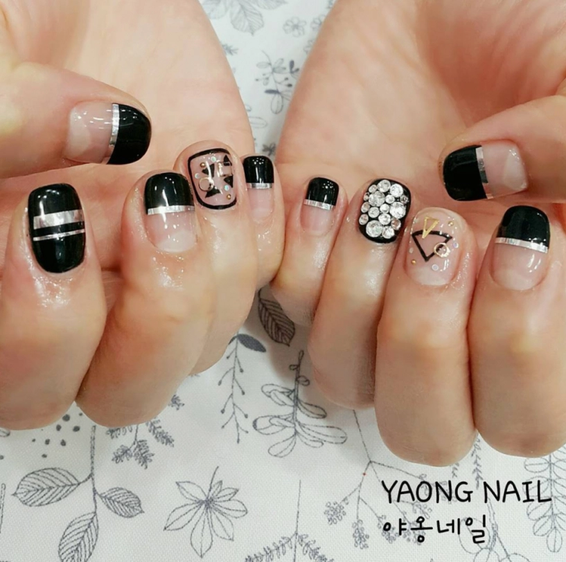 Điểm danh những hoạ tiết nail vui mắt dành cho mùa hè - 17