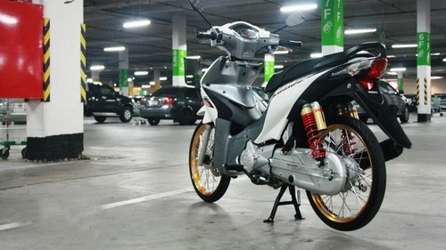  honda wave 110i trang điểm bằng đồ chơi hàng hiệu - 3